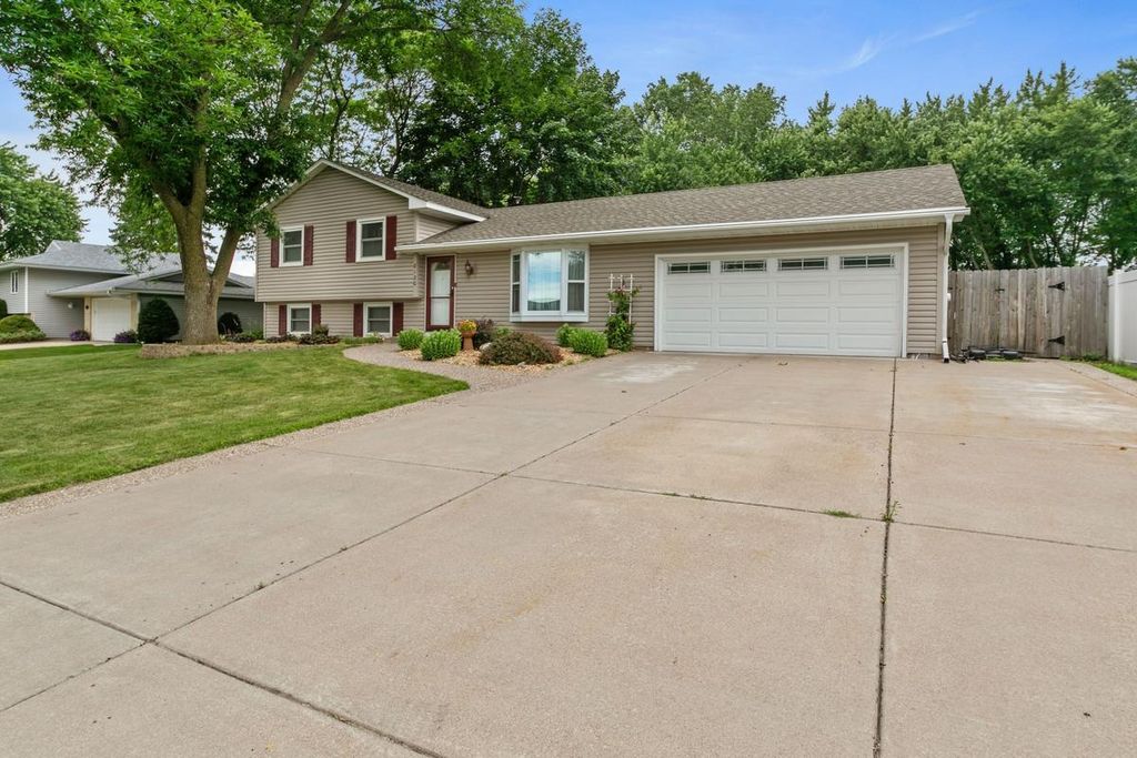 8120 77th Street S, Cottage Grove, MN 55016