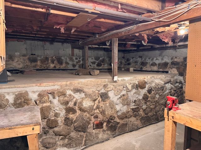 291 Parkland Ave, Lynn, MA 01905