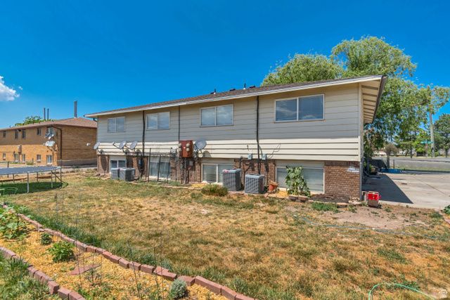 521 W TIFFANY TOWN DR, Midvale, UT 84047