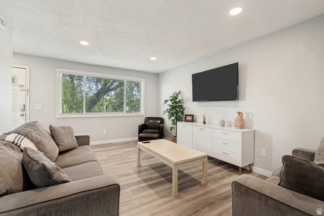 521 W TIFFANY TOWN DR, Midvale, UT 84047
