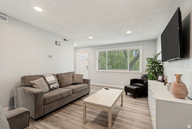 521 W TIFFANY TOWN DR, Midvale, UT 84047