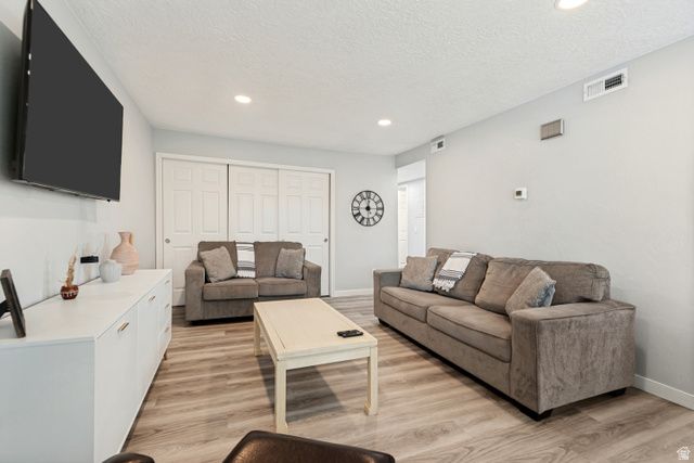521 W TIFFANY TOWN DR, Midvale, UT 84047