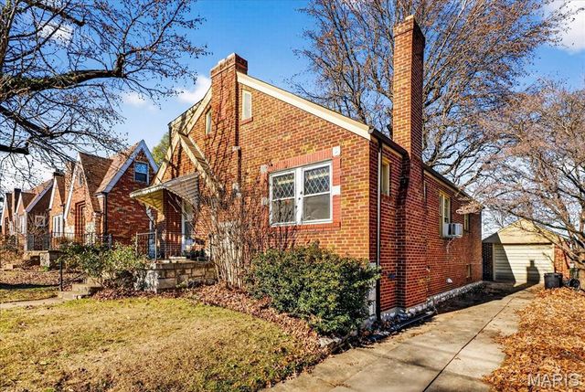 9007 Lawn Avenue, Brentwood, MO 63144