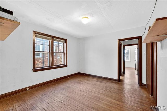 9007 Lawn Avenue, Brentwood, MO 63144