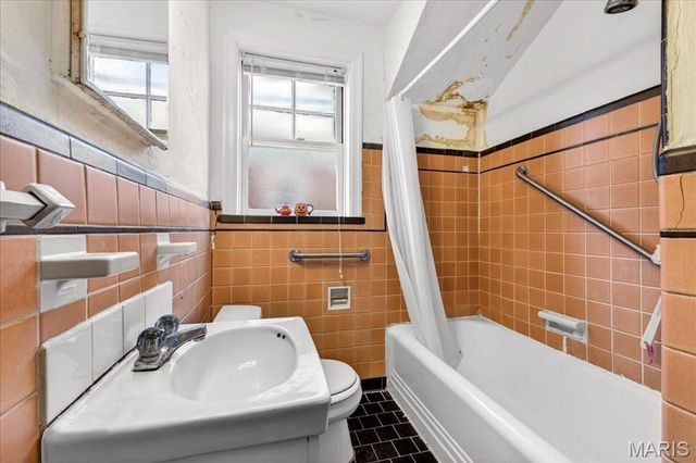 9007 Lawn Avenue, Brentwood, MO 63144