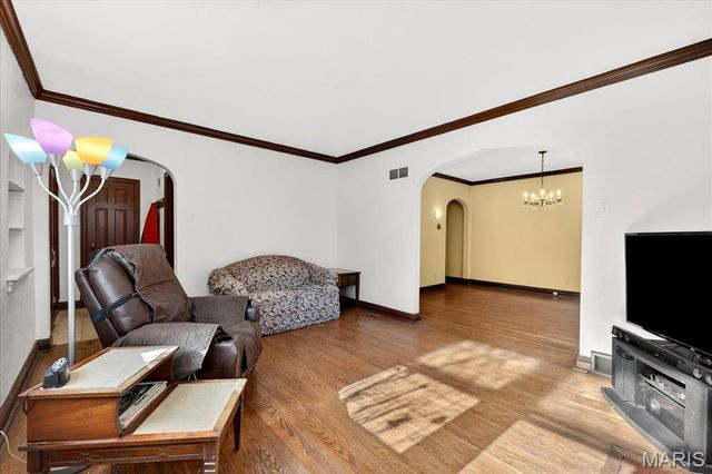 9007 Lawn Avenue, Brentwood, MO 63144