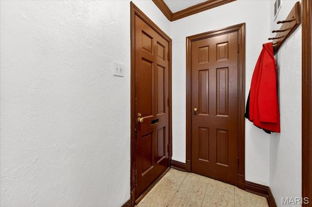 9007 Lawn Avenue, Brentwood, MO 63144