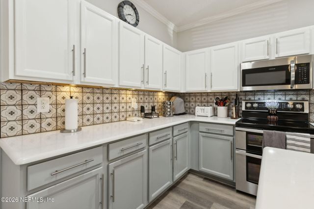 625 OAKLEAF PLANTATION Parkway 911, Orange Park, FL 32065