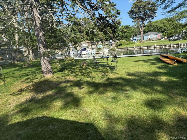 18 Shinnecock Road 3, Hampton Bays, NY 11946