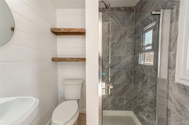 18 Shinnecock Road 3, Hampton Bays, NY 11946