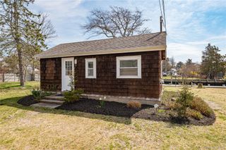 18 Shinnecock Road 3, Hampton Bays, NY 11946