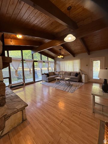 1075 E 300 N, Springville, UT 84663