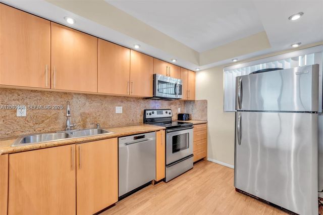 17900 N Bay Road 603, Sunny Isles Beach, FL 33160