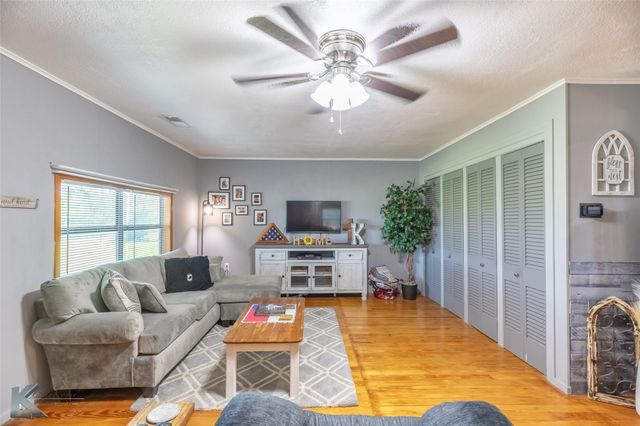 301 Avenue A, Lawn, TX 79530