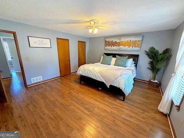 221 Harlee Lane, Lawrenceville, GA 30046