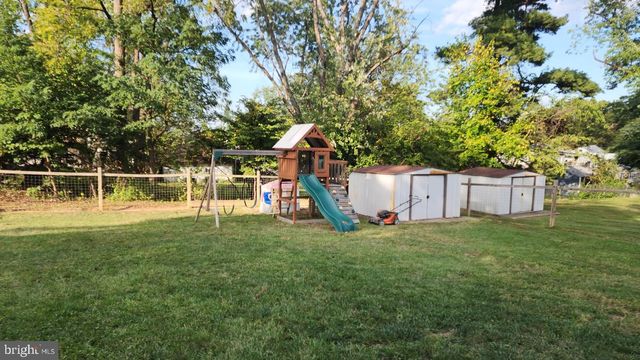 711 SKYLINE DR, York, PA 17406