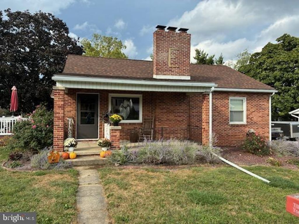 711 SKYLINE DR, York, PA 17406