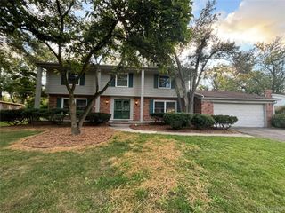 25173 Castlereigh Drive, Farmington, MI 48336