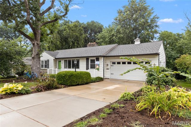 425 Linum Lane, Webster Groves, MO 63119