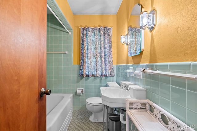 425 Linum Lane, Webster Groves, MO 63119