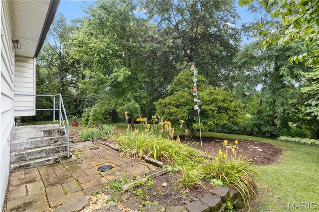 425 Linum Lane, Webster Groves, MO 63119
