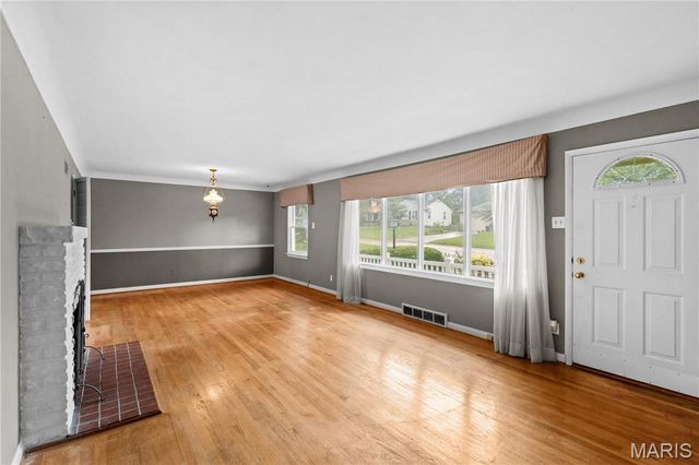 425 Linum Lane, Webster Groves, MO 63119