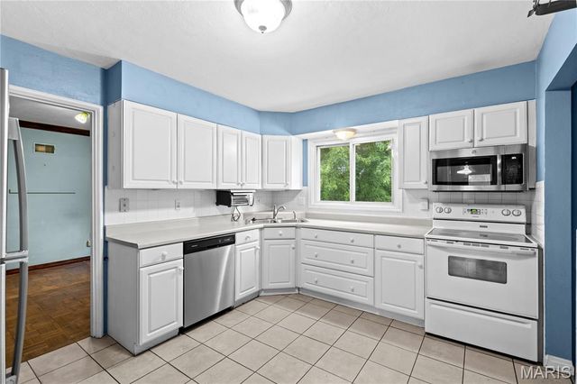 425 Linum Lane, Webster Groves, MO 63119