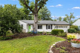 425 Linum Lane, Webster Groves, MO 63119