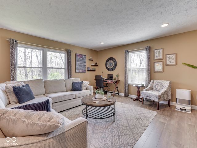 1269 Burr Oak Circle, Greenwood, IN 46143