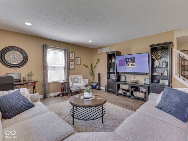 1269 Burr Oak Circle, Greenwood, IN 46143