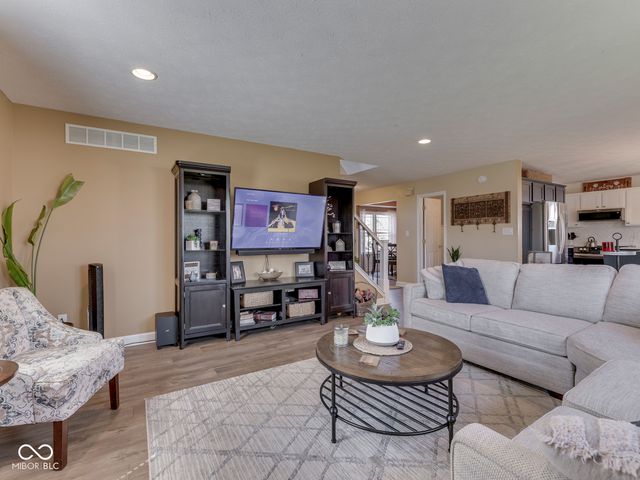 1269 Burr Oak Circle, Greenwood, IN 46143