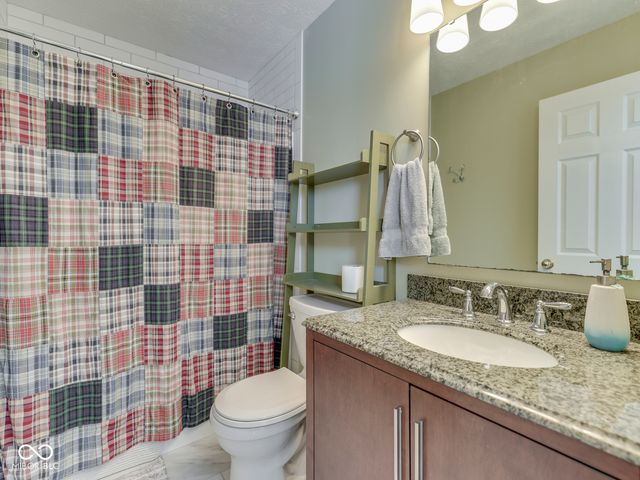 1269 Burr Oak Circle, Greenwood, IN 46143