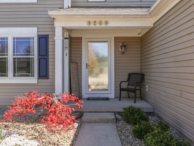 1269 Burr Oak Circle, Greenwood, IN 46143