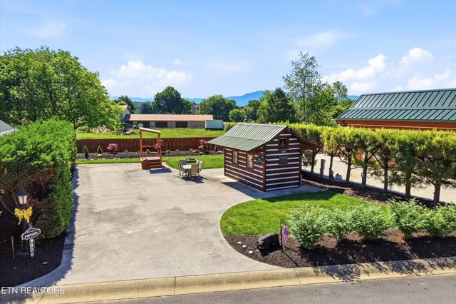 1908 Lizi Loop Way, Sevierville, TN 37862