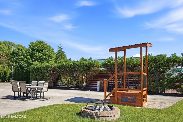 1908 Lizi Loop Way, Sevierville, TN 37862
