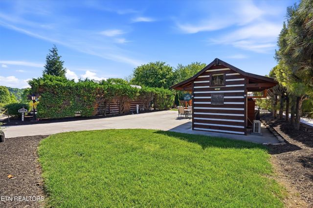 1908 Lizi Loop Way, Sevierville, TN 37862