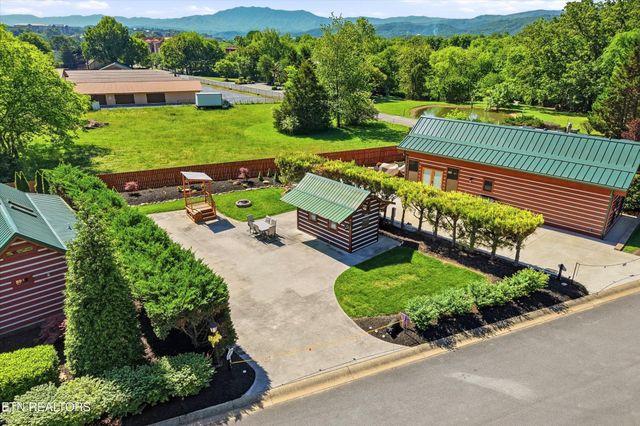 1908 Lizi Loop Way, Sevierville, TN 37862
