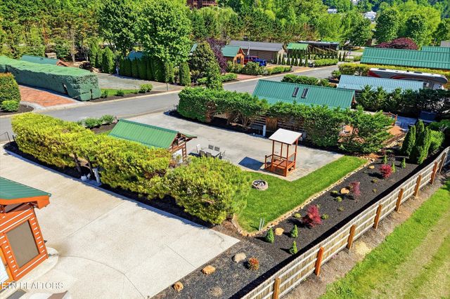 1908 Lizi Loop Way, Sevierville, TN 37862