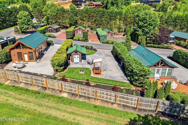 1908 Lizi Loop Way, Sevierville, TN 37862