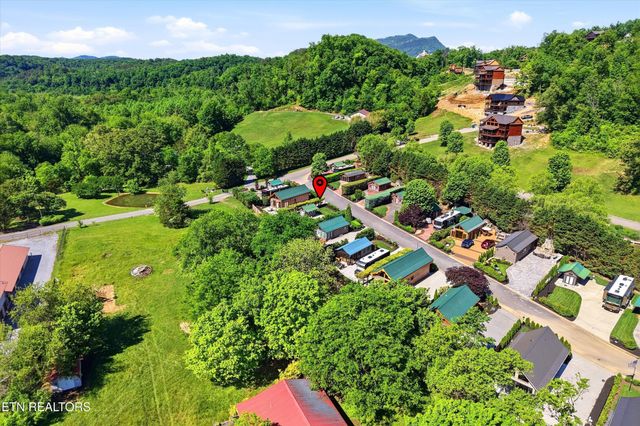 1908 Lizi Loop Way, Sevierville, TN 37862
