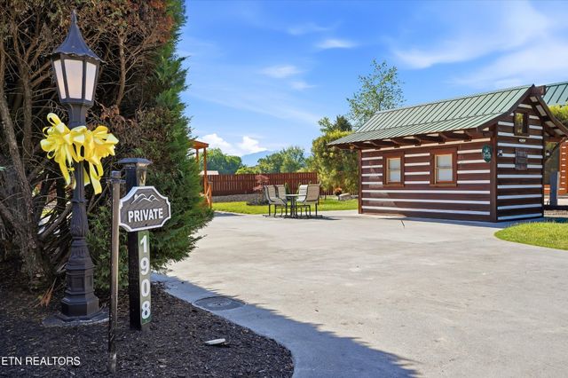 1908 Lizi Loop Way, Sevierville, TN 37862
