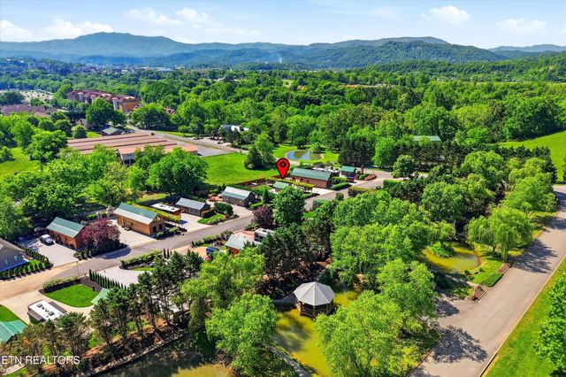 1908 Lizi Loop Way, Sevierville, TN 37862