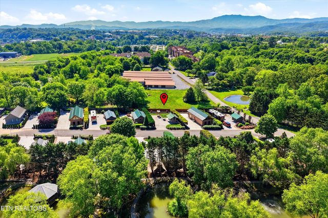 1908 Lizi Loop Way, Sevierville, TN 37862