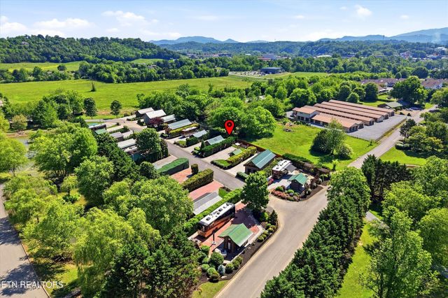 1908 Lizi Loop Way, Sevierville, TN 37862