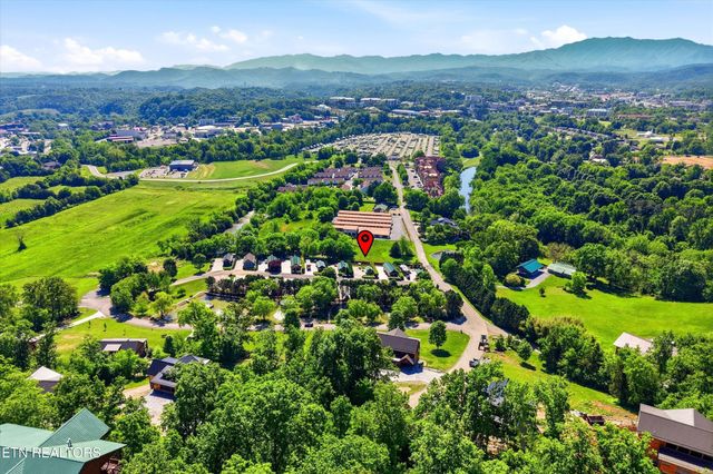 1908 Lizi Loop Way, Sevierville, TN 37862