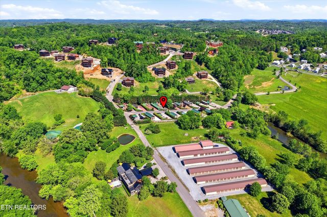 1908 Lizi Loop Way, Sevierville, TN 37862