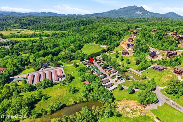 1908 Lizi Loop Way, Sevierville, TN 37862