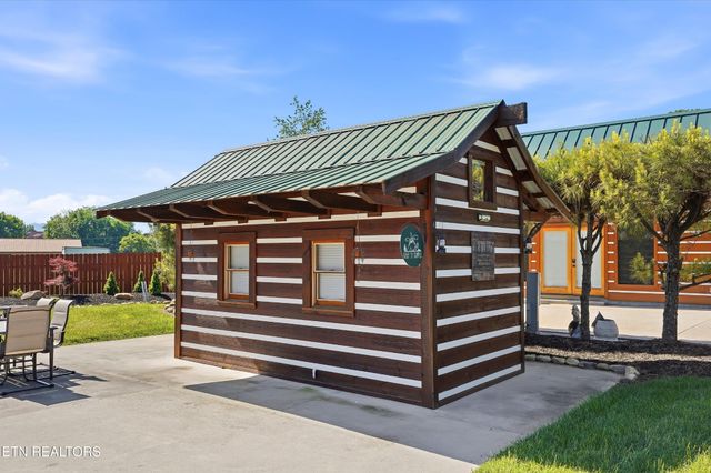 1908 Lizi Loop Way, Sevierville, TN 37862