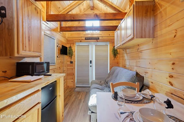 1908 Lizi Loop Way, Sevierville, TN 37862