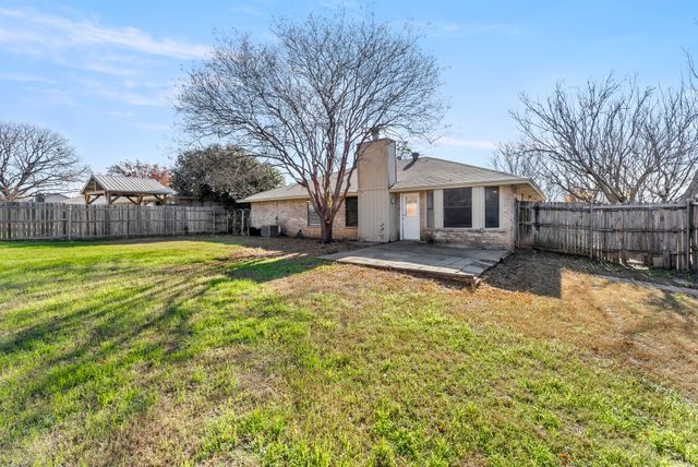 6801 Ridgetop Road, North Richland Hills, TX 76182